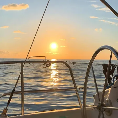 Bed&boat Experience Botel Torre del Greco