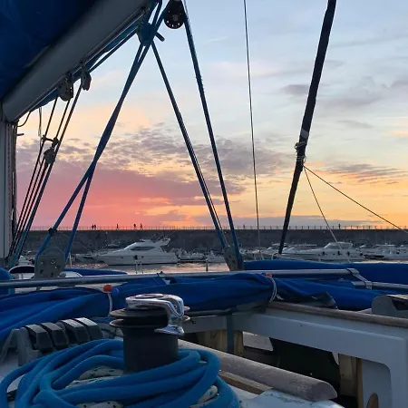 Botel Bed&boat Experience